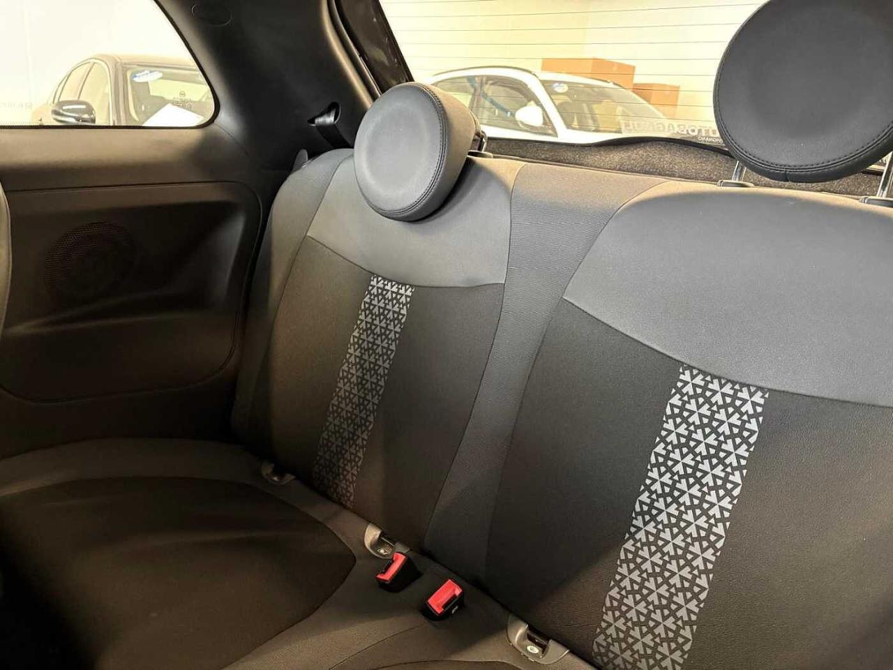 https://cdn-sp.caraffinity.it/SP/IT/FIAT-500-2464017_17.JPG