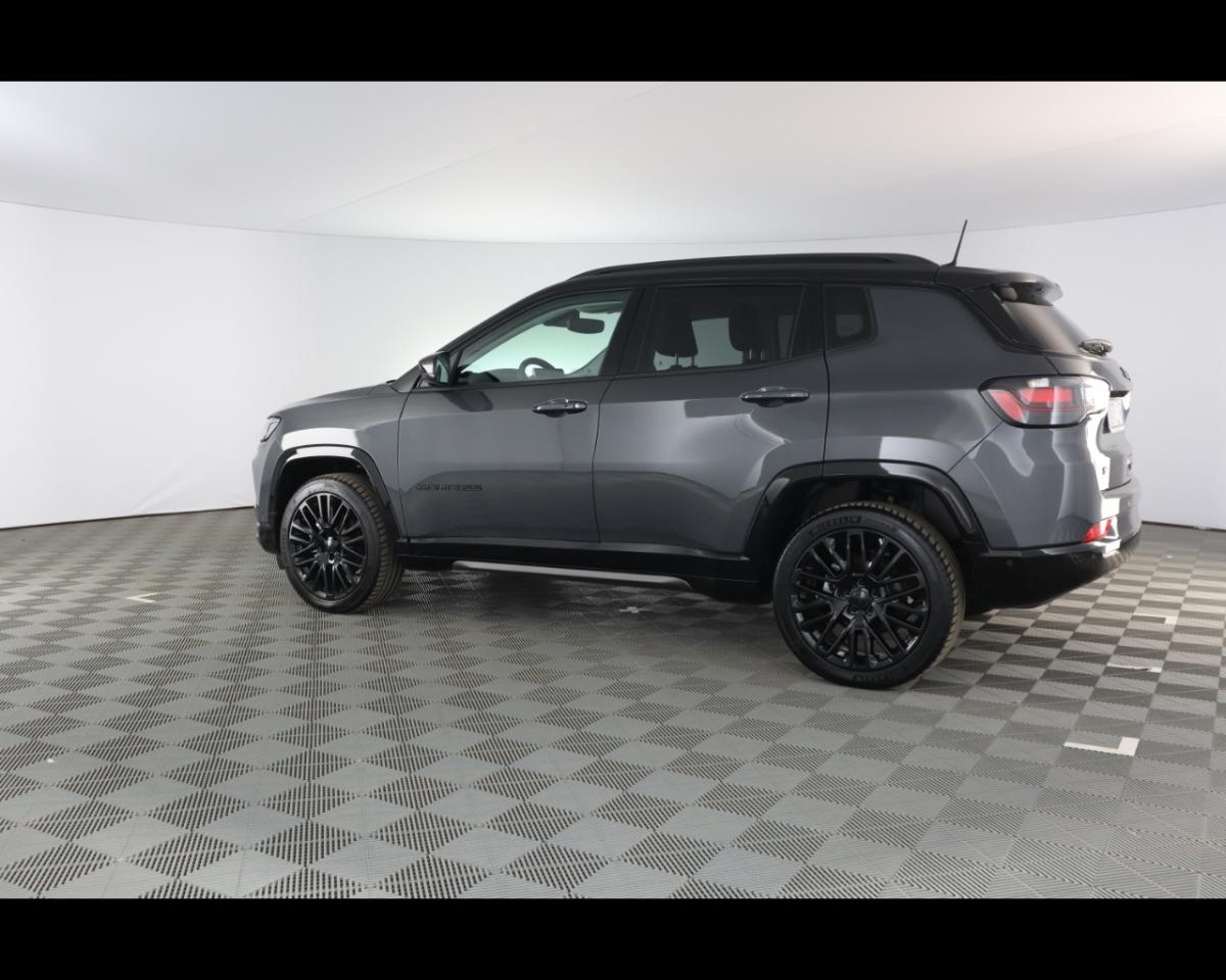 https://cdn-sp.caraffinity.it/SP/IT/JEEP-COMPASS-E-HYBRIDE-2426145_11.JPG