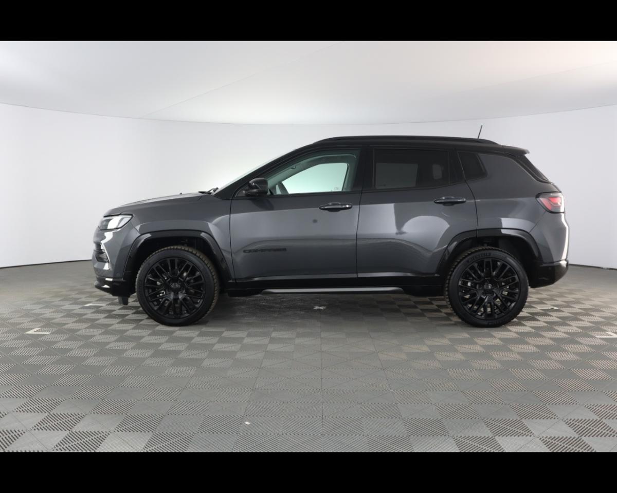 https://cdn-sp.caraffinity.it/SP/IT/JEEP-COMPASS-E-HYBRIDE-2426145_12.JPG