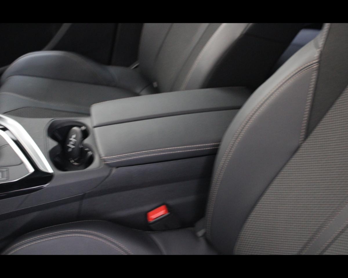 https://cdn-sp.caraffinity.it/SP/IT/PEUGEOT-3008-2425159_11.JPG