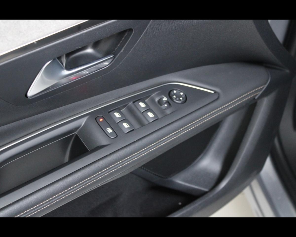 https://cdn-sp.caraffinity.it/SP/IT/PEUGEOT-3008-2425159_13.JPG
